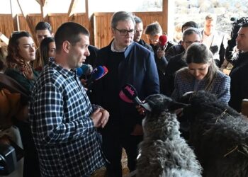Predsednik Vučić posetio Poljoprivredno gazdinstvo Steljić u Pančevu