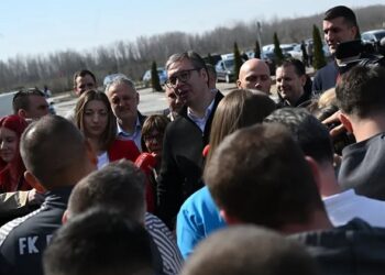Predsednik Vučić posetio završne radove na zatvorenom bazenu u Kovinu