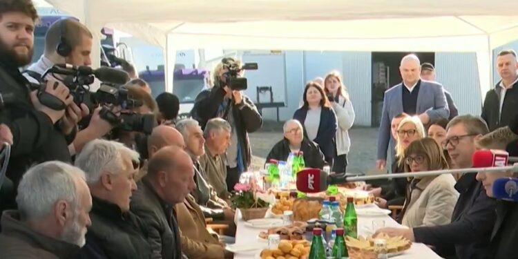 Predsednik Vučić posetio poljoprivrednu kompaniju Miloša Kreculja u Sefkerinu