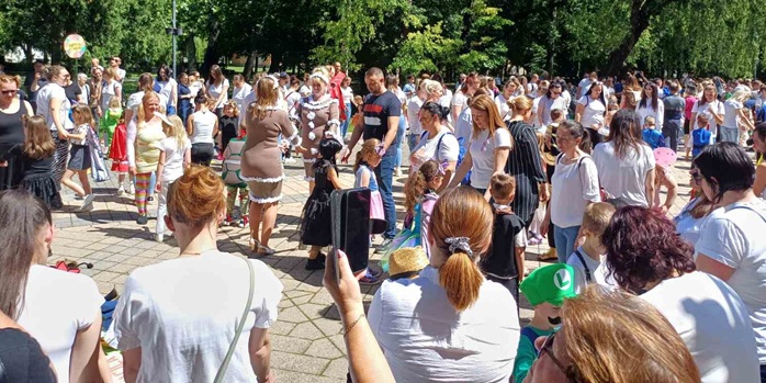 Opština Kovačica i PU„Kolibri” velikom manifestacijom obeležavaju Dan deteta