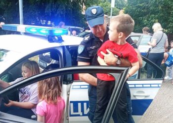 Pančevački policajci posetili vrtić „Veverica“
