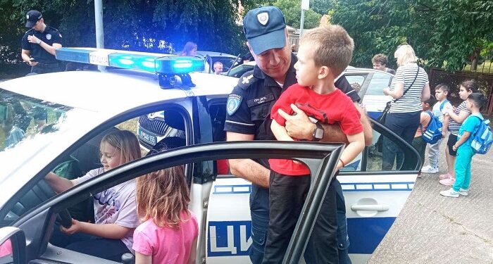 Pančevački policajci posetili vrtić „Veverica“