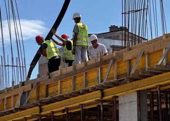 Betoniranje prvog dela međuspratne ploče iznad prizemlja na vrtiću „Pčelica“