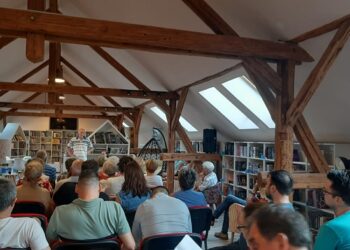 Priređeno veče aforizama i muzike u kovinskoj biblioteci