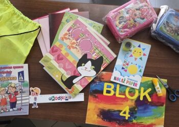Jabuka i ove godine obradovala priborom za školu 16 đaka prvaka