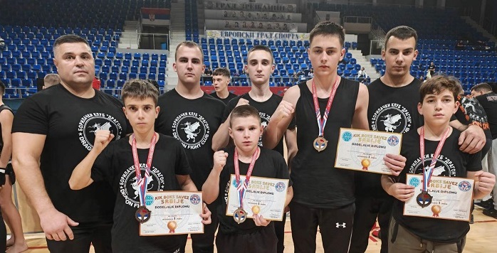 Kik boks klub „Dragon“ Sefkerin: Dva zlata i dve bronze na prvenstvu Srbije