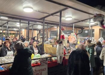 U Opovu održan Novogodišnji noćni bazar