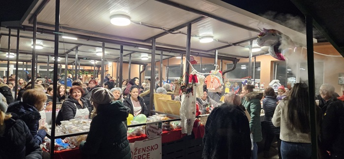 U Opovu održan Novogodišnji noćni bazar