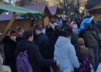 Pančevačka novogodišnja čarolija: Najmlađim sugrađanima 9.500 paktića