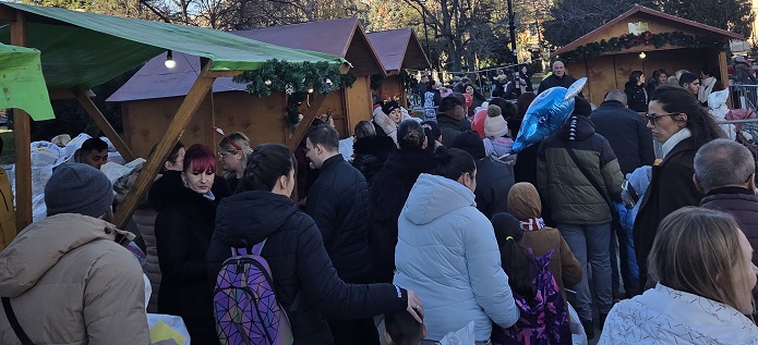 Pančevačka novogodišnja čarolija: Najmlađim sugrađanima 9.500 paktića