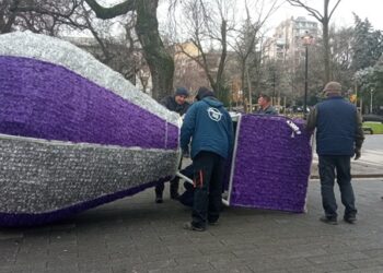 JKP Zelenilo Pančevo: Počelo novogodišnje ukrašavanje Gradskog parka i Narodne bašte