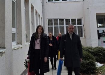 Rukovodstvo Opštine Kovin u obilasku završnih radova na zameni stolarije u osnovnim školama u Gaju i Mramorku