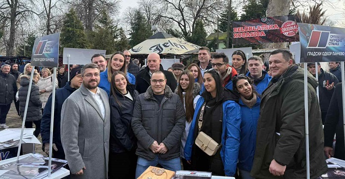 SNS Pančevo uvek sa građanima: Mladenović, Stevanović i omladina u Kačarevu