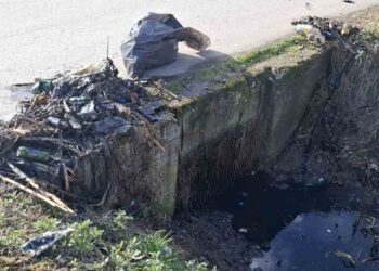Radnici JKP „Vod – Kom“ čiste ustave u Jabuci (FOTO)