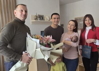 Tradicionalno u Pančevu: Zlatni dukat za prvorođenu bebu u ovoj godini