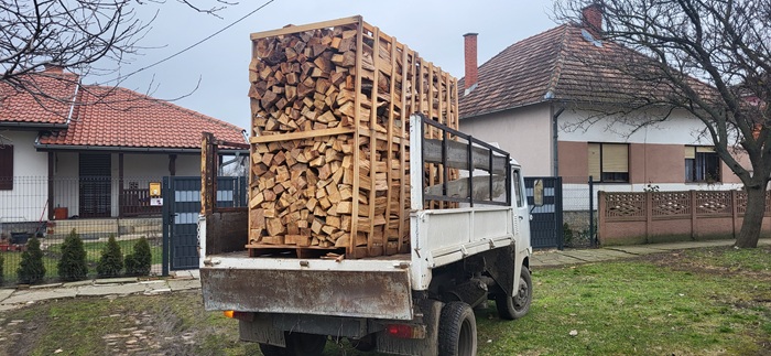 Završena podela ogrevnog drveta za izbegla i interno raseljena lica na teritoriji opštine Opovo