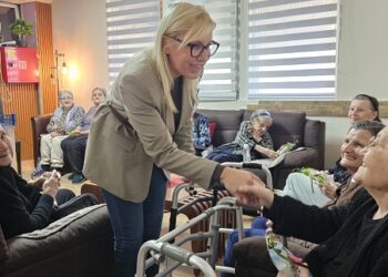 Predsednica opštine Opovo sa Udruženjem žena „Žensko srce Opova“ posetila Dom za stara lica „Ruža Jelena“