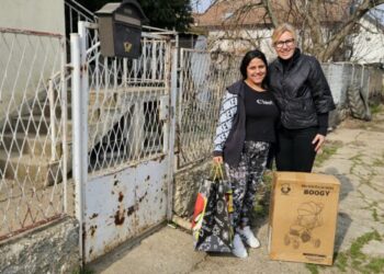 Opovo: Uručena prva kolica sa paketima za bebe u martovskoj podeli