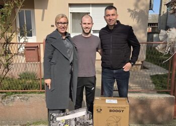 U Opovu uručeni paketi za bebe: Kišobran kolica u poklonu za najmlađe
