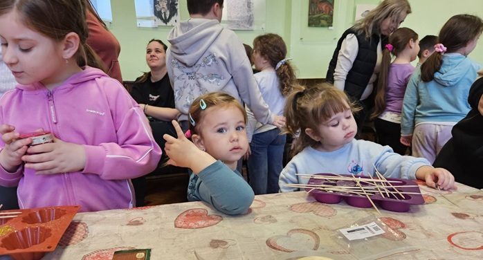 Kreativna radionica za decu i roditelje u Jabuci povodom Dana žena