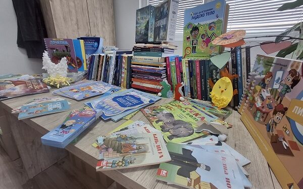 Narodna biblioteka Srbije donirala knjige Ustanovi „Lasta“ u Kovinu