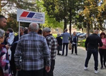 Zajedno sa građanima: SNS predstavila planove na štandu u Barandi