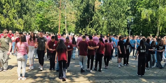 Više od 300 maturanata plesalo u Kovačici