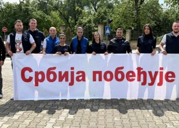 SRBIJA POBEĐUJE! Omladina SNS Pančevo uputila jasnu poruka sa ulica grada
