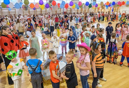 Velikim maskenbalom obeleženi Međunarodni dan dece i Dan ustanove PU „Kolibri”
