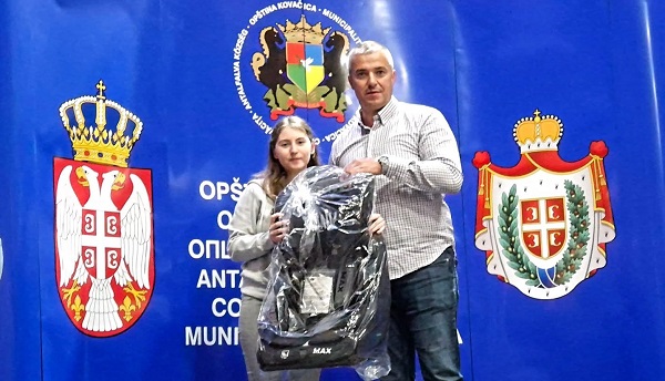 Oko 100 auto sedišta uručeno roditeljima najmlađih stanovnika opštine Kovačica