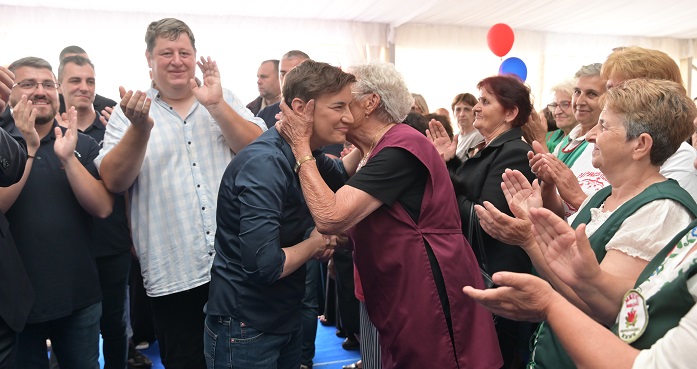 Srbija pobeđuje: Više od hiljadu građana na skupu u Crepaji