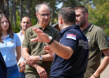 Premijer u Deliblatskoj peščari: Više od 435 ljudi gasi požare, ruski Iljušin već izbacio 120 tona vode