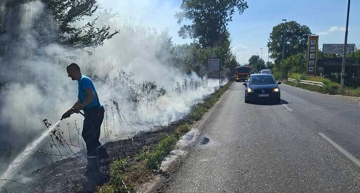 Vodovod Pančevo: Požar na beogradskom putu stavljen pod kontrolu
