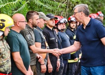 Predsednik Vučić u Deliblatskoj peščari: Sačuvali smo živote i imovinu ljudi, prirodu ćemo obnoviti