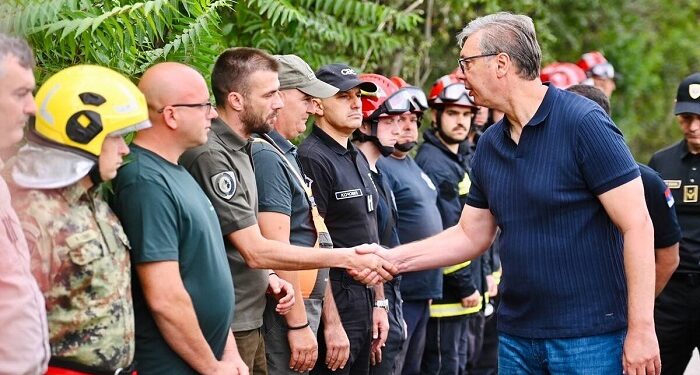 Predsednik Vučić u Deliblatskoj peščari: Sačuvali smo živote i imovinu ljudi, prirodu ćemo obnoviti