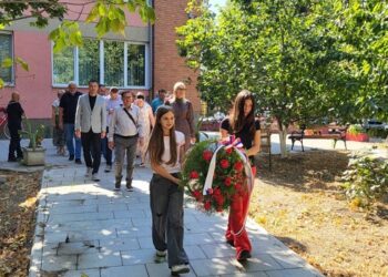 U Sakulama položen venac na spomen-ploču palim borcima u Drugom svetskom ratu