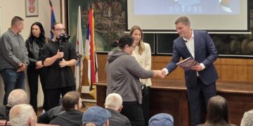 U Pančevu svečano uručeni ugovori za subvencionisanje mera energetske sanacije porodičnih kuća i stanova