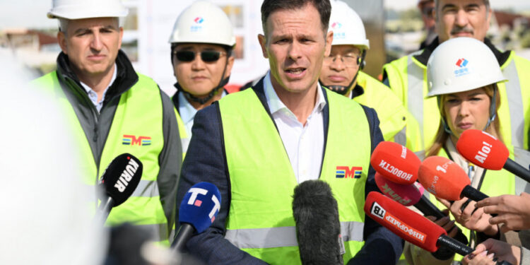 Kineska „krtica“ od 1.800 tona stigla na granicu sa Rumunijom: Uskoro stiže u Srbiju i kreće sa radovima na beogradskom metrou